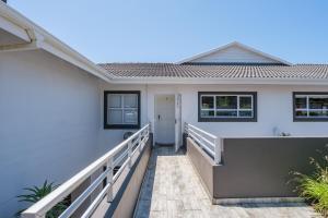 8 Belair, Beverly Hills Estate