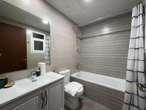 Sharjah 2-Bed Near Al Majaz Waterfront