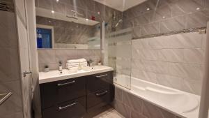 Grand Appartement - Climatisation- Wifi - Avignon - 4 chambre 7 places