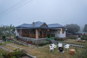 Alaya Stays Leopard Trails Duplex Hillside 2-Room Retreat