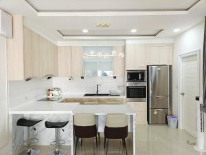 3BR Pool Villa Beach Access Patumnak Hill