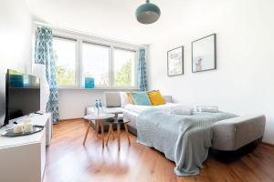 Spacious & Bright Apartment on Mokotow by Noclegi Renters