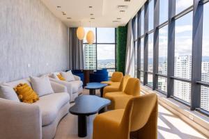 Fully Serviced Loft with Stunning Ocean Views