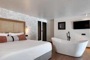 Castello Boutique Suites by the sea - Adults Only