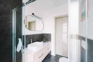 Luma Central Viewpoint with Private Underground Parking