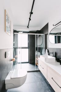 Luma Central Viewpoint with Private Underground Parking