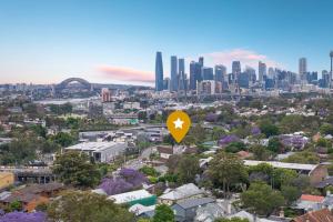 Luxury 2Bed 2bath Apartment with Distance Harbour Bridge View 6km from CBD