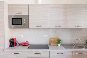 Spacious Apartment with Wooden Mezzanine - Near the Tram - 15 Minutes from the Centre