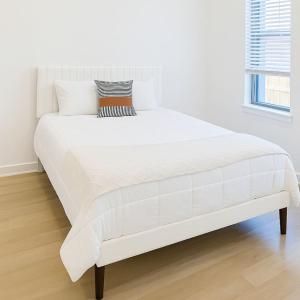 Relaxing 1BR escape worker friendly A plus Location