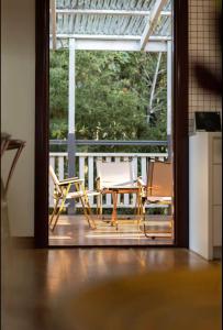 3BR Charming Queenslander Cottage mins drive to Brisbane CBD and Gabba Stadium!