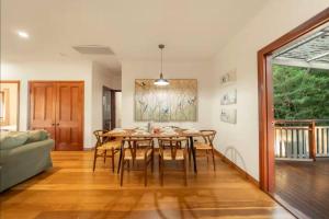 3BR Charming Queenslander Cottage mins drive to Brisbane CBD and Gabba Stadium!