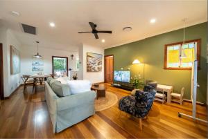 House of Fairy Wren -Charming Queenslander Cottage mins drive to Brisbane CBD and Gabba Stadium!