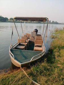 Chalet along Zambezi River with Swimming Pool & WiFi & Safari & Boat Cruise