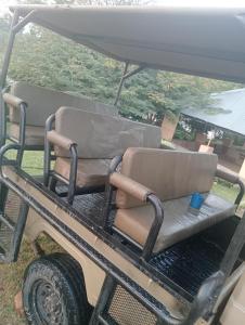 Chalet along Zambezi River with Swimming Pool & WiFi & Safari & Boat Cruise