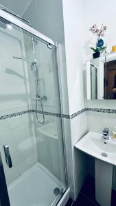 Beautiful Bedroom En-suite hotel standard