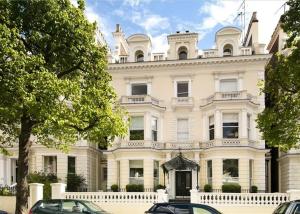 Exclusive 2 Bedroom Flat in Holland Park!