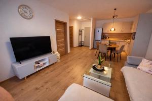 Modern Smart Apartment, Garage & City View