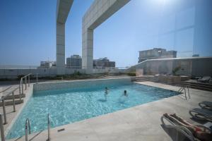 Free housekeeping visits during your stay - StayShort - Stylish 2-Bedroom in JLT That Sleeps 6 Comfortably