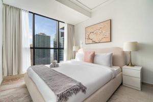 Free housekeeping visits during your stay - StayShort - Stylish 2-Bedroom in JLT That Sleeps 6 Comfortably
