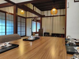 釜炒り茶の宿陽だまりTraditional Japanese house near Kumano Kodo and Nachi Falls with parking bikes garden and onsite tea house