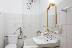 Bill Kostas Central Apartment