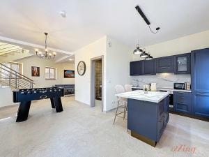 Peaceful Home with Private Pool and Rooftop Jacuzzi