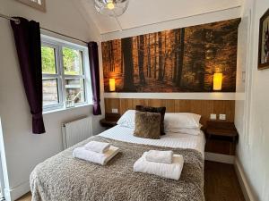 Hare Lodge with Hot Tub
