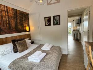 Hare Lodge with Hot Tub