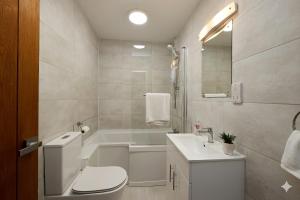 2,120SqFT 3 Bedroom 3 Bathroom Sleeps 8 Perfect for Contractors, Visitors and Families