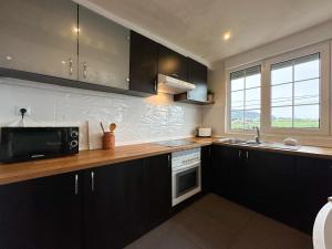 Chalet con piscina, jacuzzi y vistas al mar, a 5 min del puerto de Cudillero