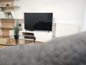 Grove Apartment + Free Parking