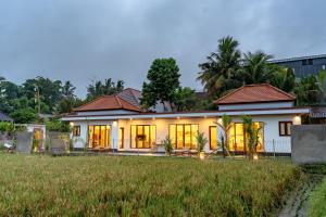Griantika Villa Sriwedari 2 - Brand new villa with ricefield view