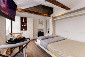 Superb studio at 3rd floor, 5 min. to tube BakerSt