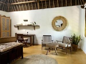 Distant Relatives Ecolodge & Backpackers