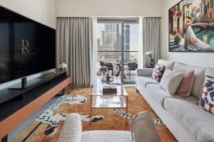 Stylish 1BR, Walk to Burj Khalifa and Dubai Mall