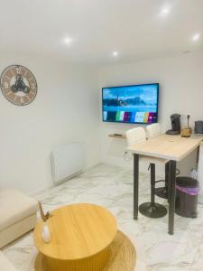 Wihi-Loges - Appartement grand studio, calme, centre ville de Nevers