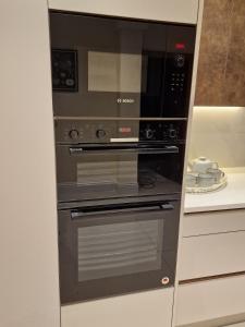 5 Bed 5 Bath Luxury Home Near Heathrow Free Parking