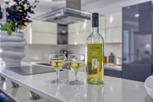 Silhouette by Solea Holiday Homes - Contemporary Living