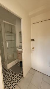 Studette en résidence arborée à 25min de Paris