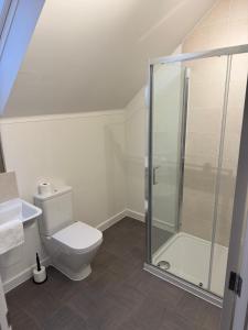 3BR House in Warrington with EV Charger & Garden