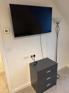 3BR House in Warrington with EV Charger & Garden