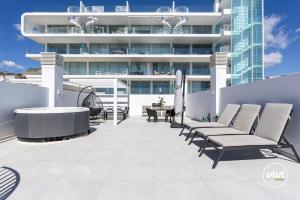 ViVi Homes - Dior Pool, Terrace & Sea View