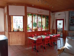 Gîte détapes et tables dhôtes, Le Chalet dAmbre