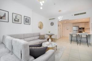 Free housekeeping visits during your stay - StayShort - Contemporary 1BR Escape for 4 in Dubai Marina