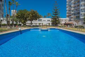 Sea-view apartment with Pool next to marina & beach
