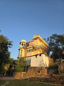 Royal Portico Villa & Resort