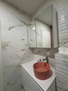 Golden Ivy Apartment