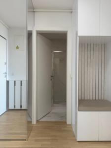 Golden Ivy Apartment