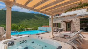 Villa Kameni Cvijet - Makarska by Villas Guide