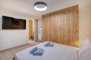 Spacious traditional 3 bedroom house with yard JBAR1-1